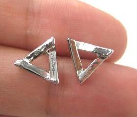 Small Geometric Triangular Simple Stud Earrings in Silver