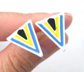Aztec Arrow Shaped Geometric Arrowhead Stud Earrings in White