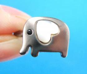 Adjustable Elephant Ring in Dark Silver with Pearl Heart Shaped Ears